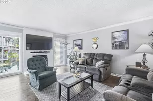31955 SW Charbonneau Dr, Wilsonville, OR 97070 - Photo 8