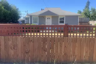 5593 B St, Springfield, OR 97478 - Photo 4