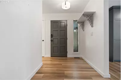 6422 SW Roundtree Ct, Portland, OR 97219 - Photo 2