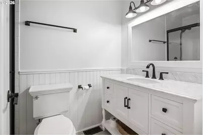 6422 SW Roundtree Ct, Portland, OR 97219 - Photo 16