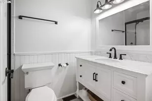 6422 SW Roundtree Ct, Portland, OR 97219 - Photo 16