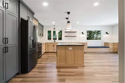 6422 SW Roundtree Ct, Portland, OR 97219 - Photo 8