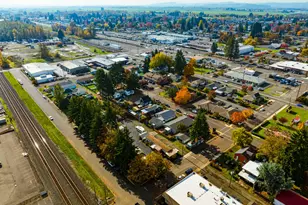 351 Front St, Junction City, OR 97448 - Photo 10