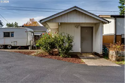 351 Front St, Junction City, OR 97448 - Photo 22