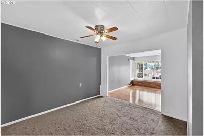 262 NW Cecil Ave, Roseburg, OR 97470 - Photo 8