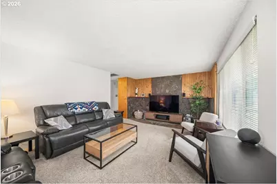 708 E Heintz St, Molalla, OR 97038 - Photo 2