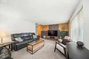 708 E Heintz St, Molalla, OR 97038 - Photo 2