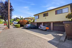 2350 SE 42nd St, Portland, OR 97215 - Photo 4