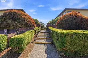 2350 SE 42nd St, Portland, OR 97215 - Photo 2
