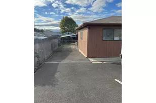2012 NE Vine St, Roseburg, OR 97470 - Photo 2