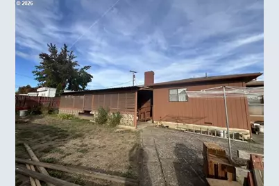 2012 NE Vine St, Roseburg, OR 97470 - Photo 4
