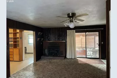 2012 NE Vine St, Roseburg, OR 97470 - Photo 6