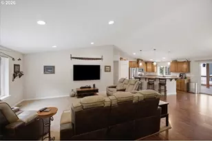 38712 River Dr, Lebanon, OR 97355 - Photo 6