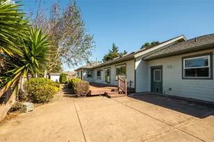 277 10th St, Bandon, OR 97411 - Photo 40