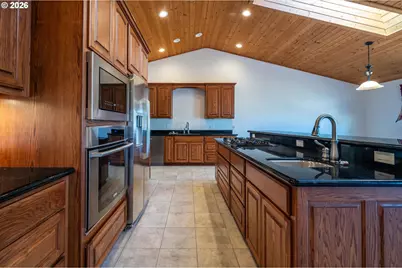277 10th St, Bandon, OR 97411 - Photo 16