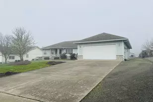 210 Palomino Ave, Roseburg, OR 97471 - Photo 4