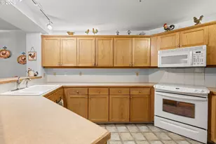 15420 NE Knott St, Portland, OR 97230 - Photo 12