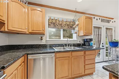 6842 Jessica Dr, Springfield, OR 97478 - Photo 10