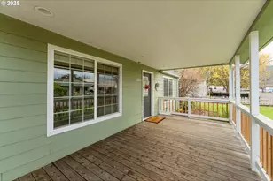 523 W Broccoli St, Roseburg, OR 97471 - Photo 4