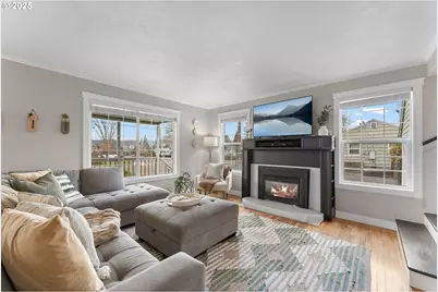 523 W Broccoli St, Roseburg, OR 97471 - Photo 6