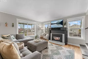 523 W Broccoli St, Roseburg, OR 97471 - Photo 6