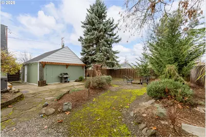 523 W Broccoli St, Roseburg, OR 97471 - Photo 38