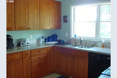 321 Arcadia Dr, Roseburg, OR 97471 - Photo 8