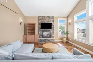 683 N V St, Washougal, WA 98671 - Photo 6