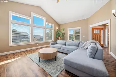 683 N V St, Washougal, WA 98671 - Photo 8