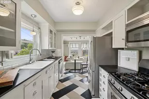 2758 NE Schuyler St, Portland, OR 97212 - Photo 10