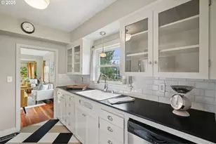 2758 NE Schuyler St, Portland, OR 97212 - Photo 12