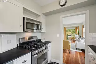 2758 NE Schuyler St, Portland, OR 97212 - Photo 14