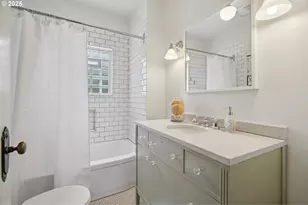 2758 NE Schuyler St, Portland, OR 97212 - Photo 8