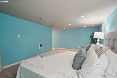 2758 NE Schuyler St, Portland, OR 97212 - Photo 18