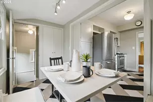 2758 NE Schuyler St, Portland, OR 97212 - Photo 16