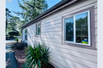 129 Evergreen Ln, Florence, OR 97439 - Photo 2