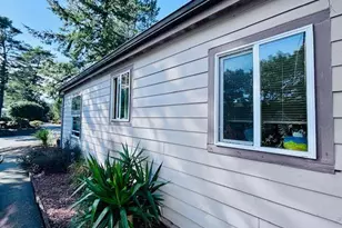 129 Evergreen Ln, Florence, OR 97439 - Photo 2