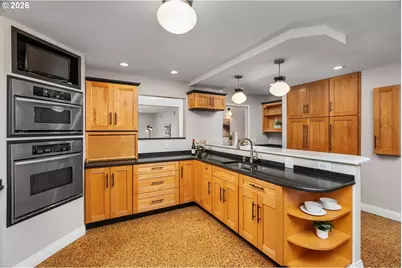 4803 SW Stonebrook Ct, Portland, OR 97239 - Photo 10