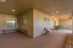 115 NE 39th Ave, Hillsboro, OR 97124 - Photo 6