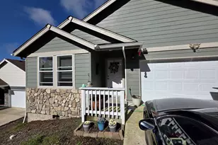 1660 NE Alameda Ave, Roseburg, OR 97470 - Photo 4