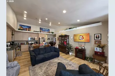 1660 NE Alameda Ave, Roseburg, OR 97470 - Photo 12