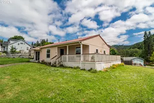 108 SE Apple St, Oakland, OR 97462 - Photo 36