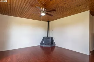 108 SE Apple St, Oakland, OR 97462 - Photo 8