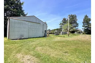 90884 Hollywood Ln, Coos Bay, OR 97420 - Photo 2