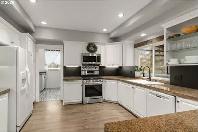 1921 NE 114th Ave, Portland, OR 97220 - Photo 10