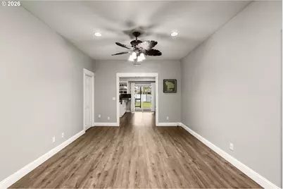 1921 NE 114th Ave, Portland, OR 97220 - Photo 4