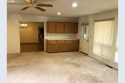 1649 NW Martin Ave, Roseburg, OR 97471 - Photo 8