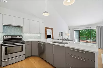 5250 S Landing Dr #304B1, Portland, OR 97239 - Photo 10