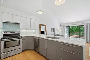 5250 S Landing Dr, Portland, OR 97239 - Photo 10