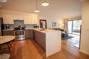 5250 S Landing Dr, Portland, OR 97239 - Photo 4